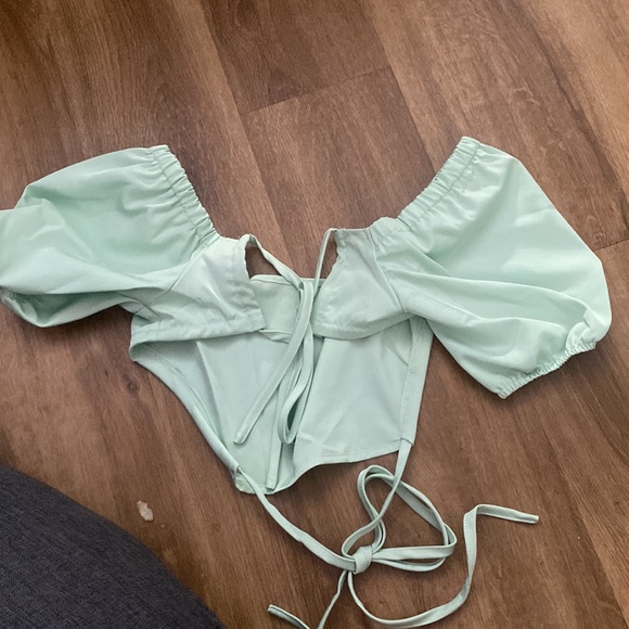 TIE UP CROP TOP - Picture 2 of 3